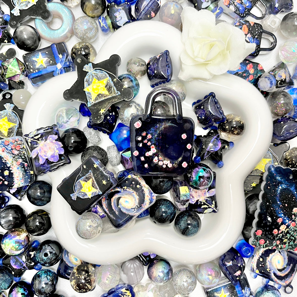 ♥【9.19新作10%OFF】♥A1335 銀河をひとつ連れて帰ろう ストラップ用浮き彫りアクリルビーズ樹脂ビーズミックス