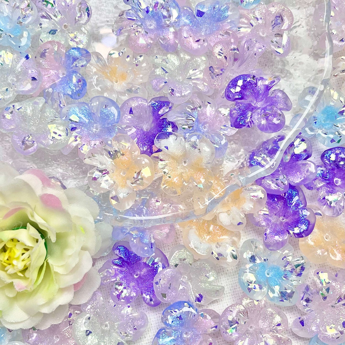 ♥【4.24新作】♥A1113 ほどけないまま咲いた花  夜光 樹脂ハードフラワー DIYパーツ用 約25mm