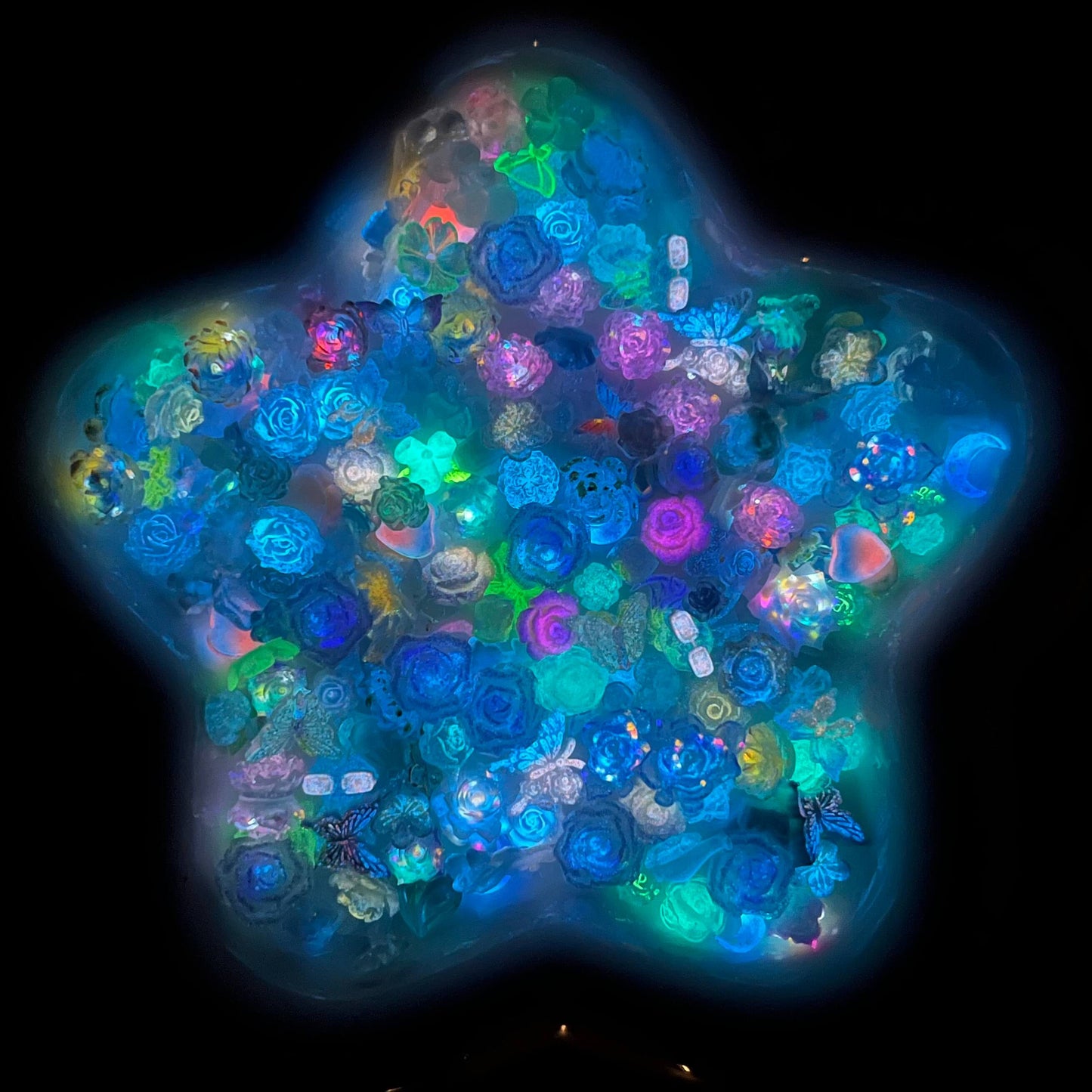 ♥【3.25新作】♥A1034 水をまとった青い花 夜光 レジン硬質フラワー 多種類ミックス