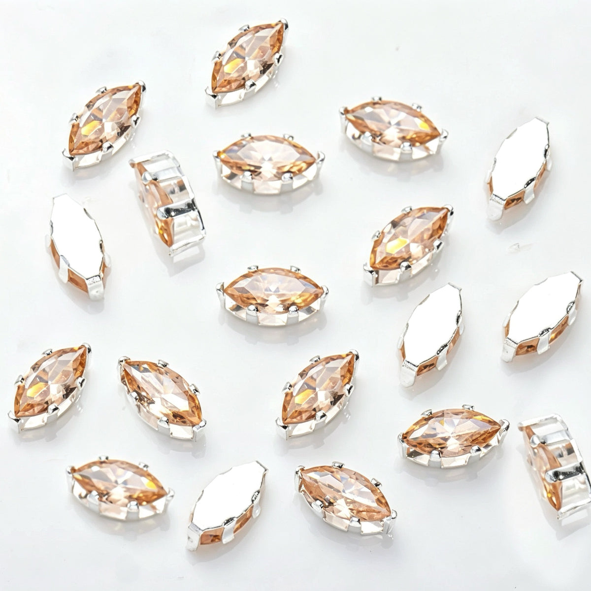 ♥【7.21新作】♥A1289 光のリーフ 葉っぱ型ジルコニアビーズ 3mm*6mm